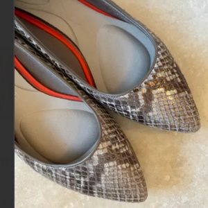 Cute Rockport flats. Gel soles, extremely comfortable, size 6.5